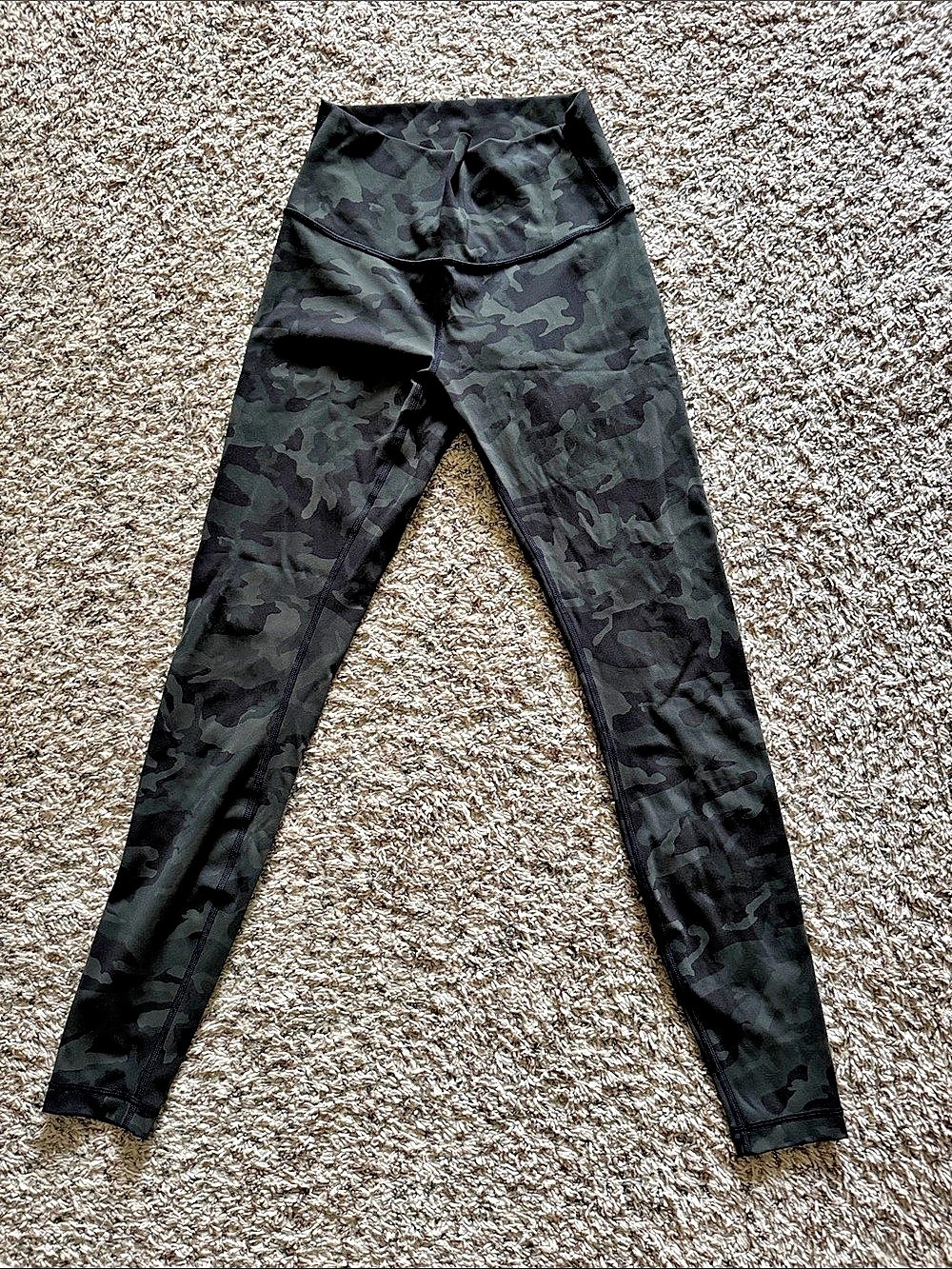 lululemon Camo Black Size 6